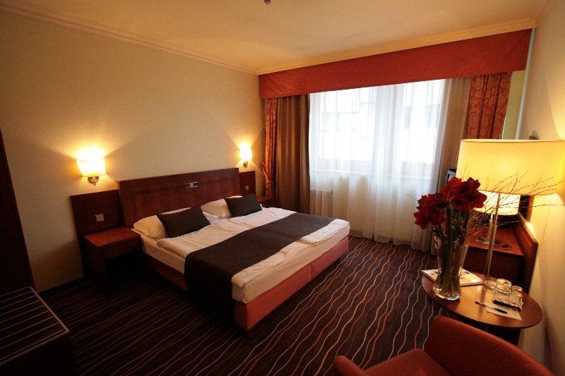 Luxury Family Hotel Bila Labut Prague Luaran gambar